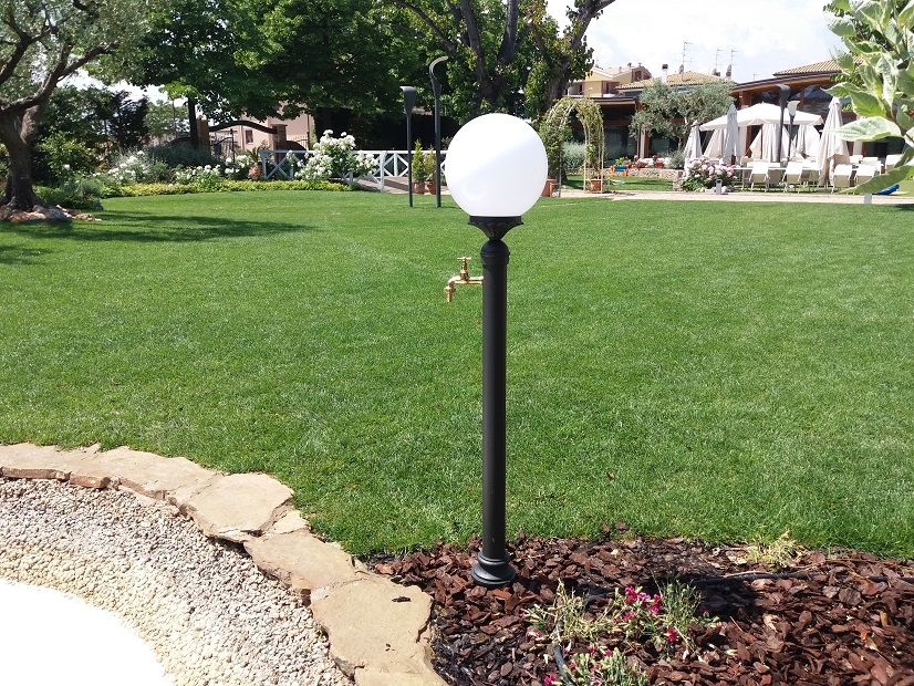 Fontana a colonna in ghisa modello Luna