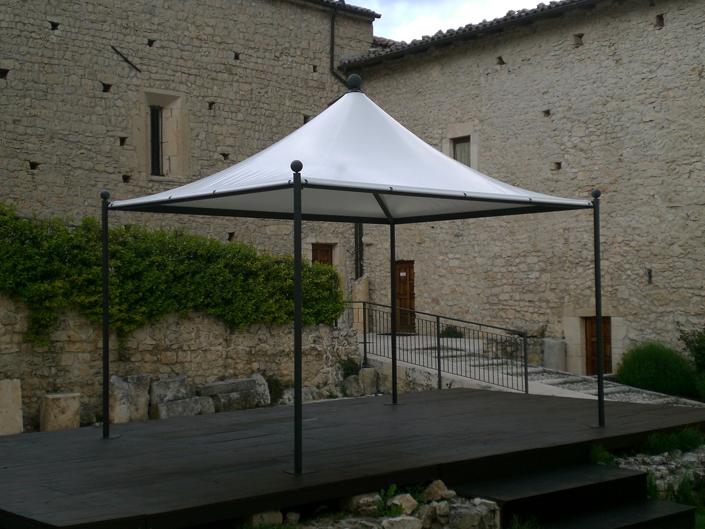 Gazebo in ferro battuto modello Zaffiro