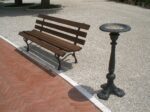 Posacenere in ghisa modello Tulipano e panchina modello Nicra