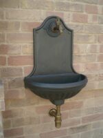 Fontana a muro modello Versilia