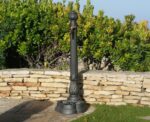 Fontana a colonna in ghisa modello Iside