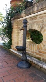 Fontana a colonna in ghisa modello Venere