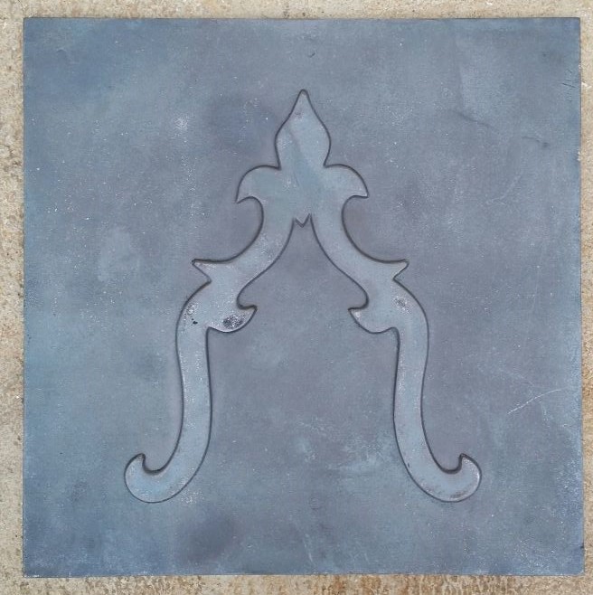 Lastra in ghisa decorata per camino