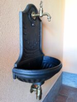 Fontana a muro modello Meridiana