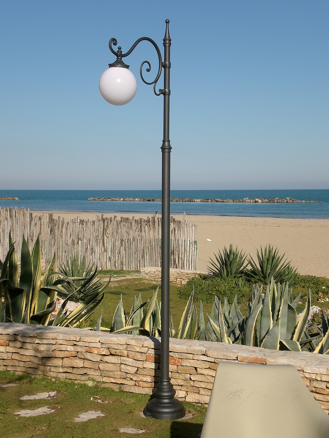 Lampione in ghisa e acciaio modello Ponza