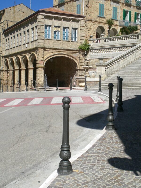 serie di Dissuasori in ghisa realizzati da Fonderia Bongiovanni per il comune di Colonnella