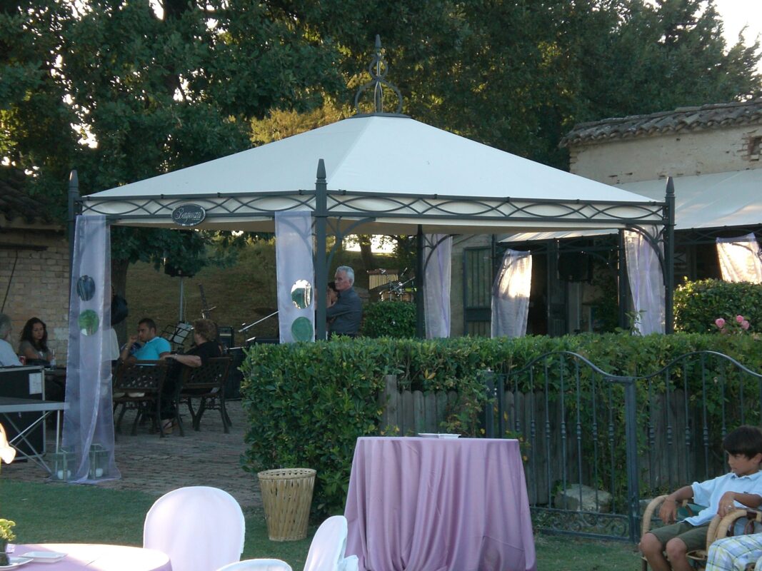 gazebo in ferro realizzato da Fonderia Bongiovanni per il golf club Agrigolf di Civitanova