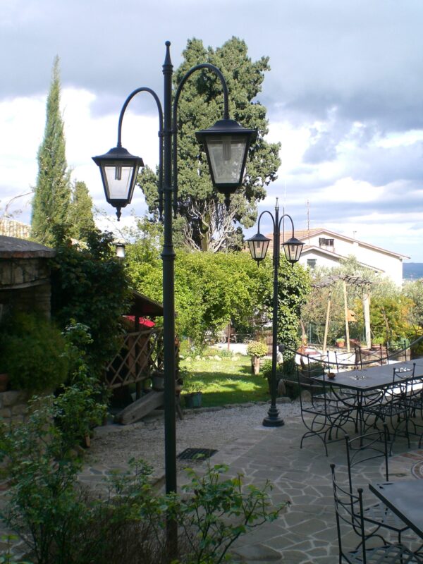 lampioni in ghisa e arredamento da esterno realizzato da Fonderia Bongiovanni