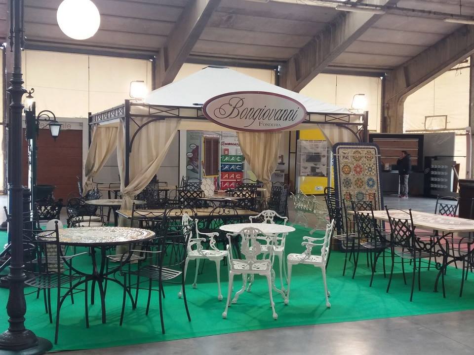 stand fiera villa potenza 2018 Fonderia Bongiovanni con arredamento per esterni in ghisa