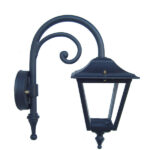 Braccio a muro modello Ischia20 con lanterna